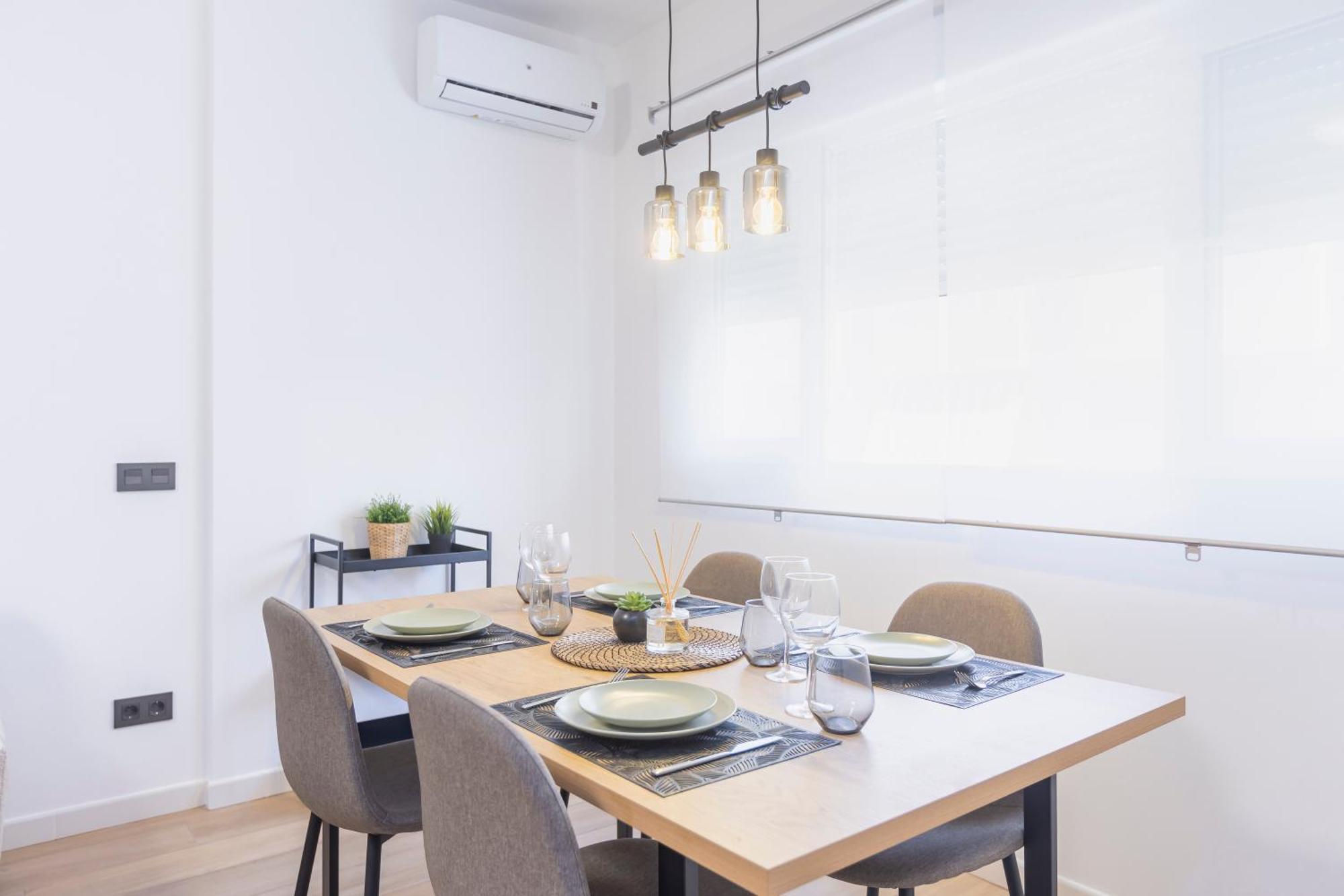 Fully Renovated Apartment In The Heart Of Fuengirola, 2 Min Walk To The Beach ภายนอก รูปภาพ
