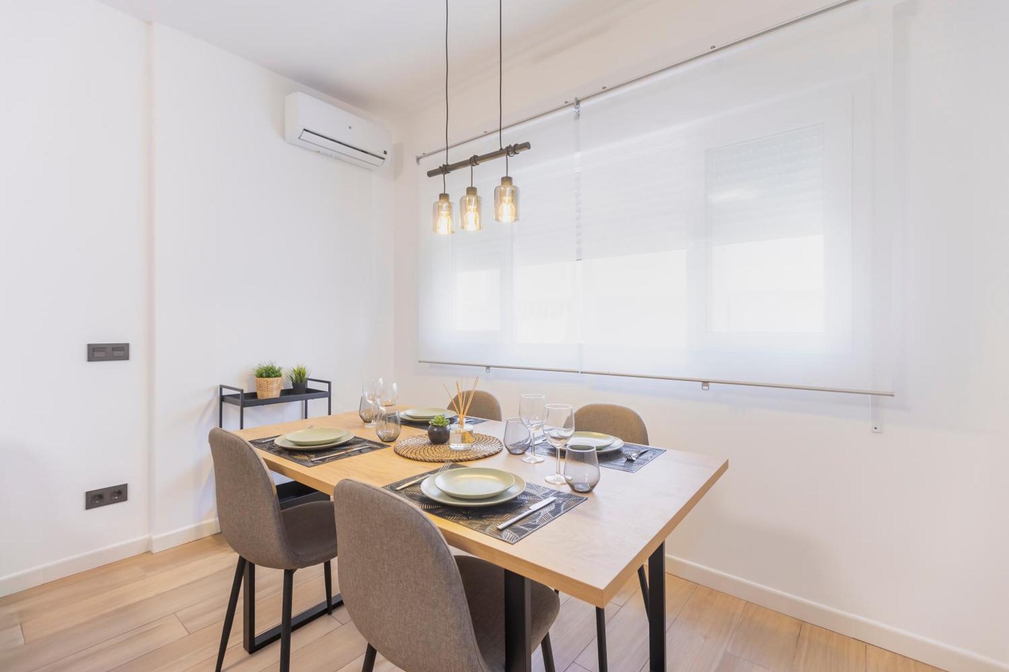 Fully Renovated Apartment In The Heart Of Fuengirola, 2 Min Walk To The Beach ภายนอก รูปภาพ