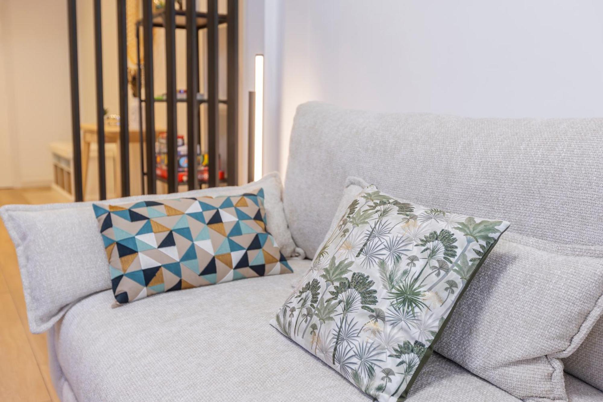 Fully Renovated Apartment In The Heart Of Fuengirola, 2 Min Walk To The Beach ภายนอก รูปภาพ