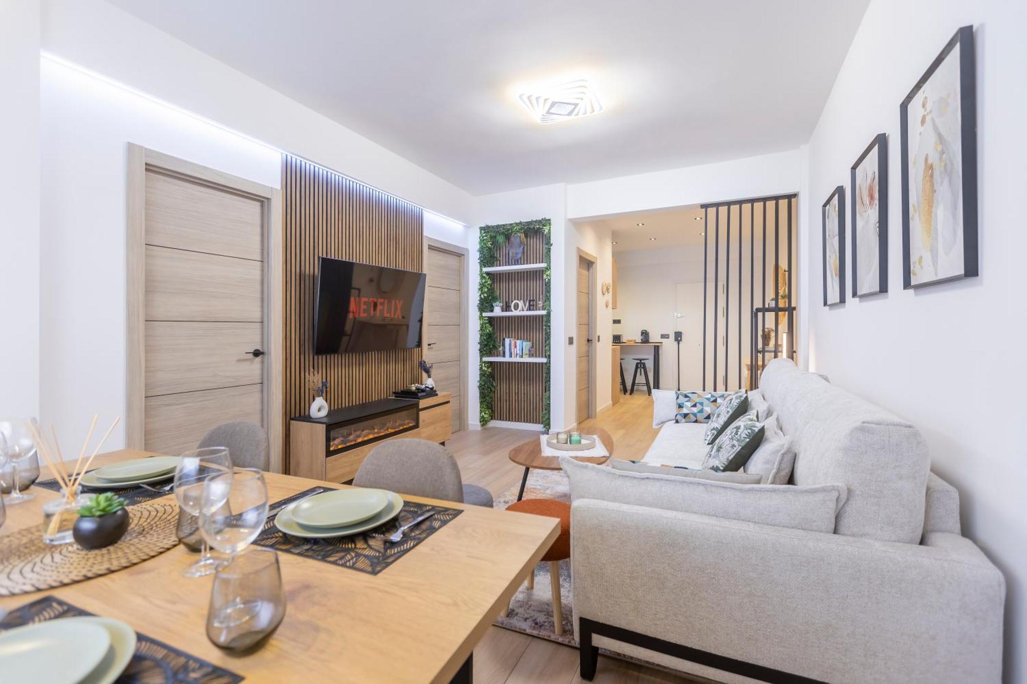 Fully Renovated Apartment In The Heart Of Fuengirola, 2 Min Walk To The Beach ภายนอก รูปภาพ
