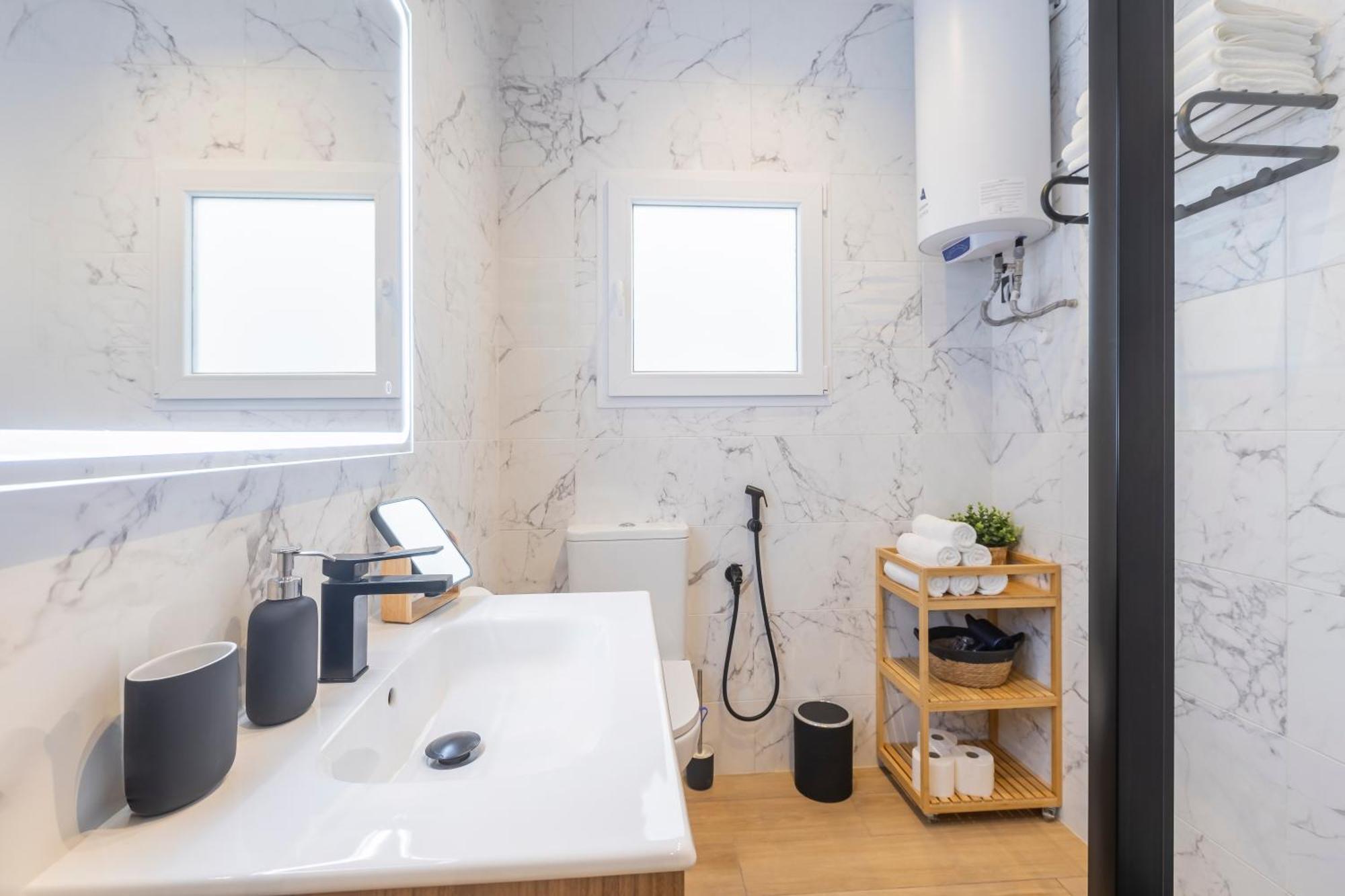 Fully Renovated Apartment In The Heart Of Fuengirola, 2 Min Walk To The Beach ภายนอก รูปภาพ