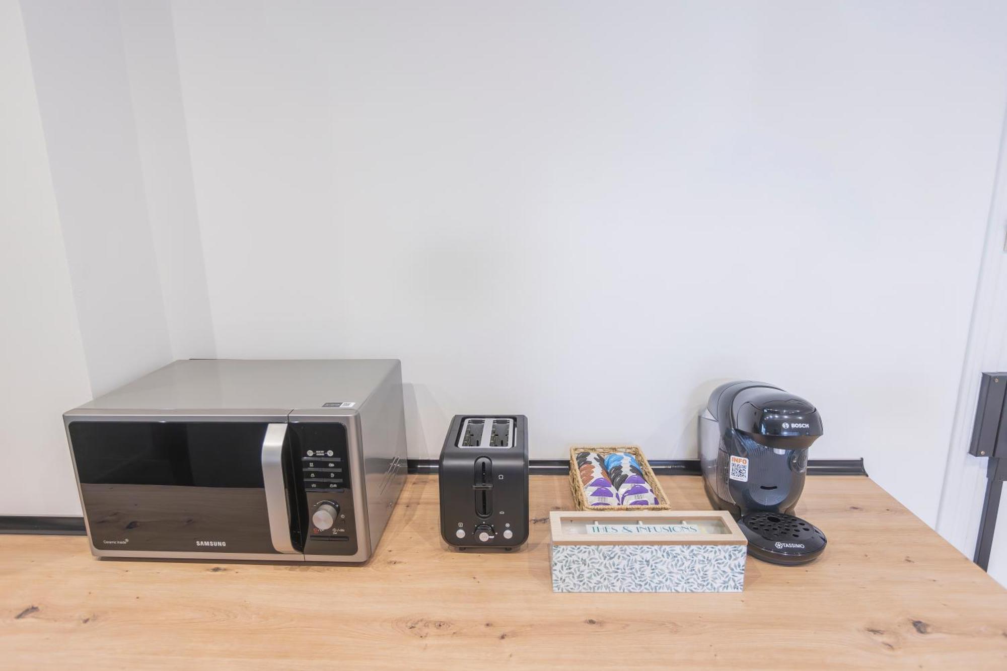 Fully Renovated Apartment In The Heart Of Fuengirola, 2 Min Walk To The Beach ภายนอก รูปภาพ