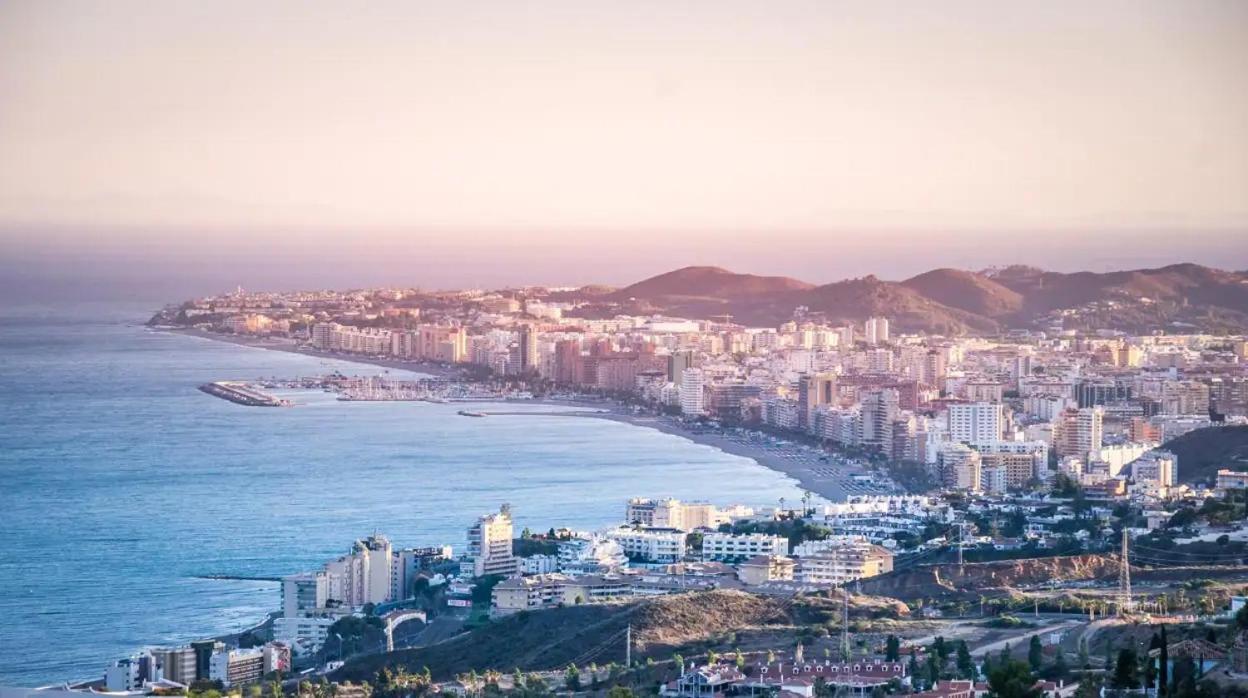 Fully Renovated Apartment In The Heart Of Fuengirola, 2 Min Walk To The Beach ภายนอก รูปภาพ