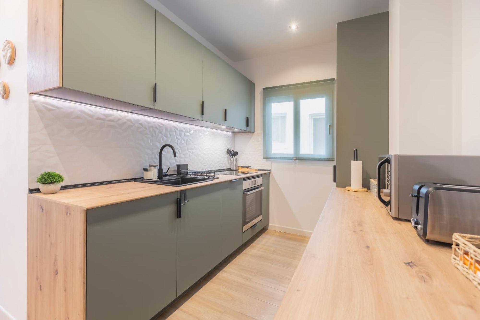 Fully Renovated Apartment In The Heart Of Fuengirola, 2 Min Walk To The Beach ภายนอก รูปภาพ