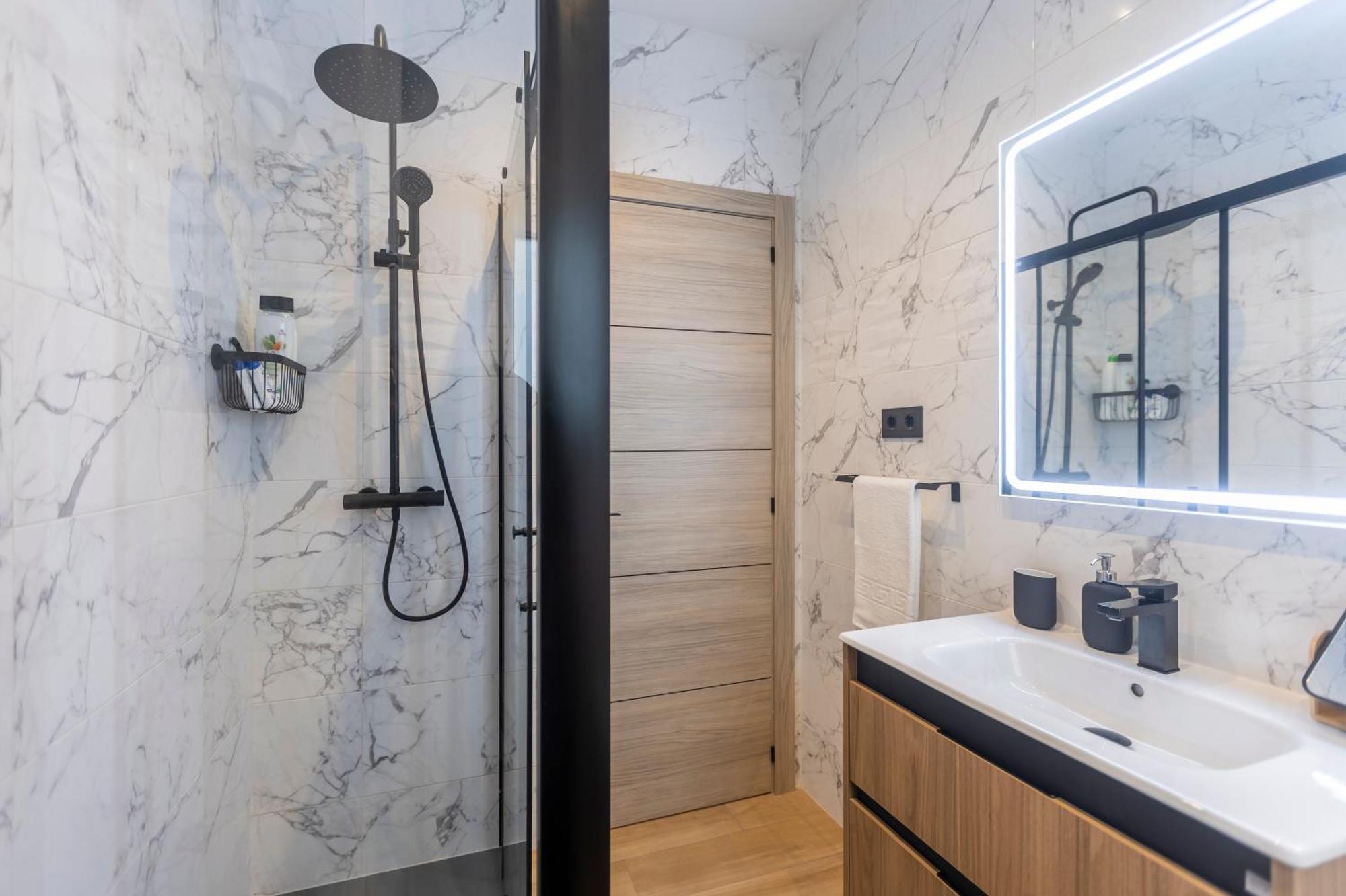 Fully Renovated Apartment In The Heart Of Fuengirola, 2 Min Walk To The Beach ภายนอก รูปภาพ