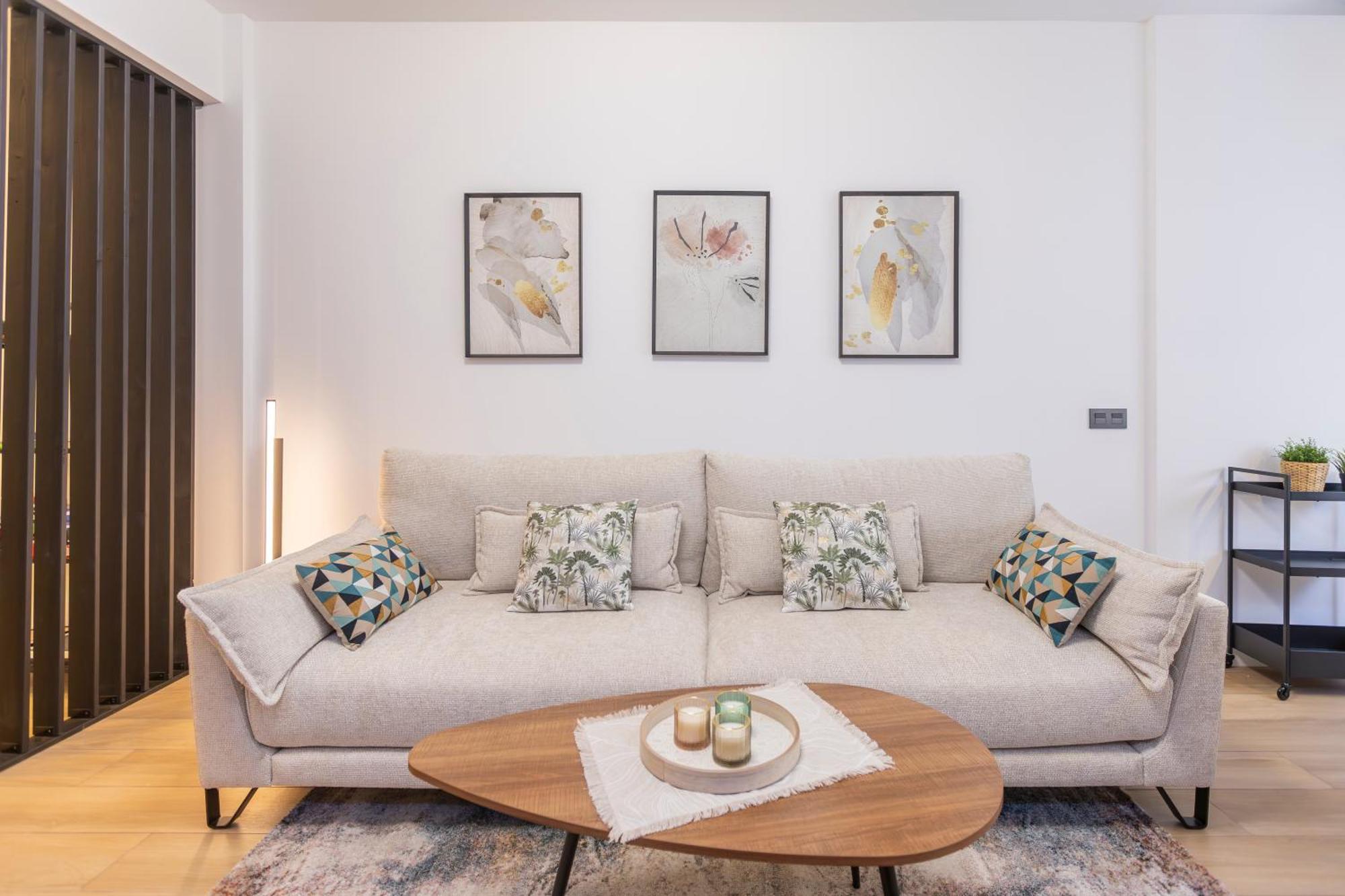 Fully Renovated Apartment In The Heart Of Fuengirola, 2 Min Walk To The Beach ภายนอก รูปภาพ