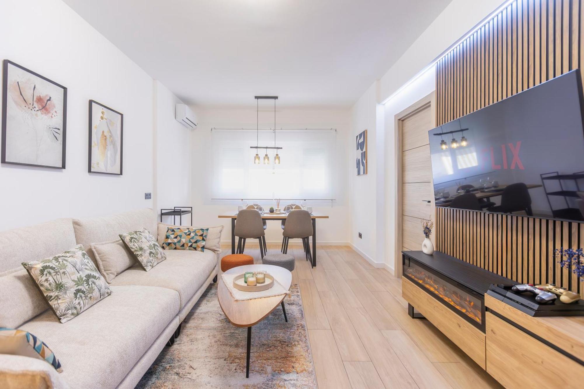 Fully Renovated Apartment In The Heart Of Fuengirola, 2 Min Walk To The Beach ภายนอก รูปภาพ