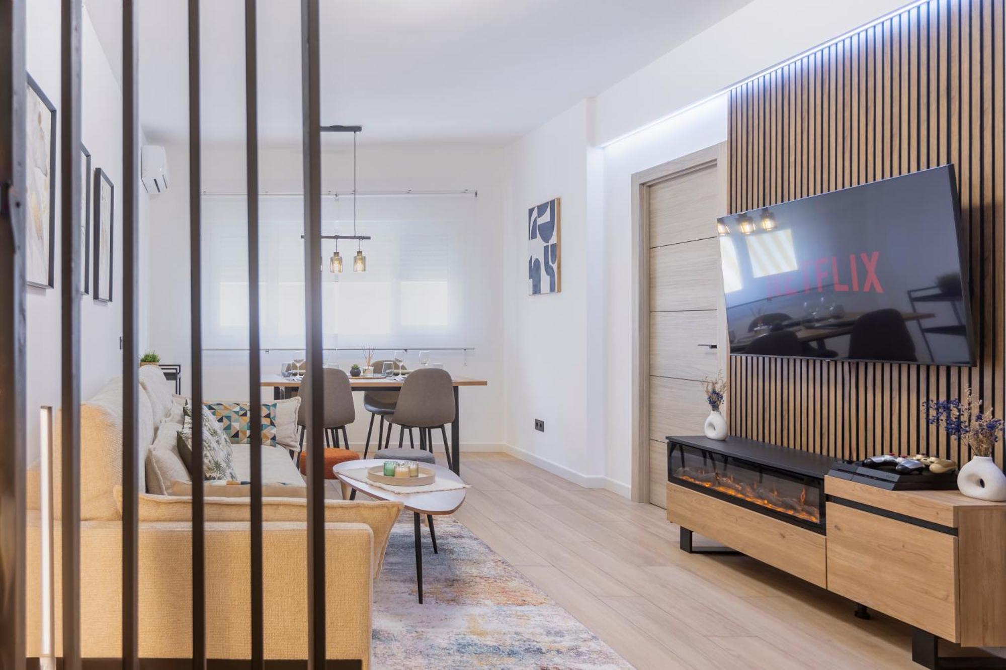 Fully Renovated Apartment In The Heart Of Fuengirola, 2 Min Walk To The Beach ภายนอก รูปภาพ