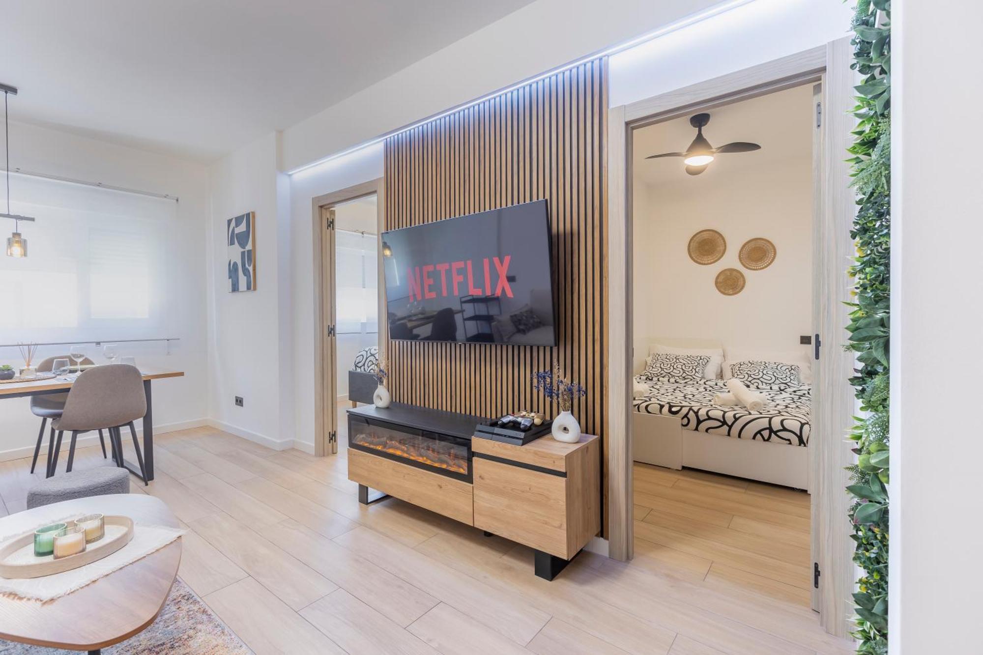 Fully Renovated Apartment In The Heart Of Fuengirola, 2 Min Walk To The Beach ภายนอก รูปภาพ
