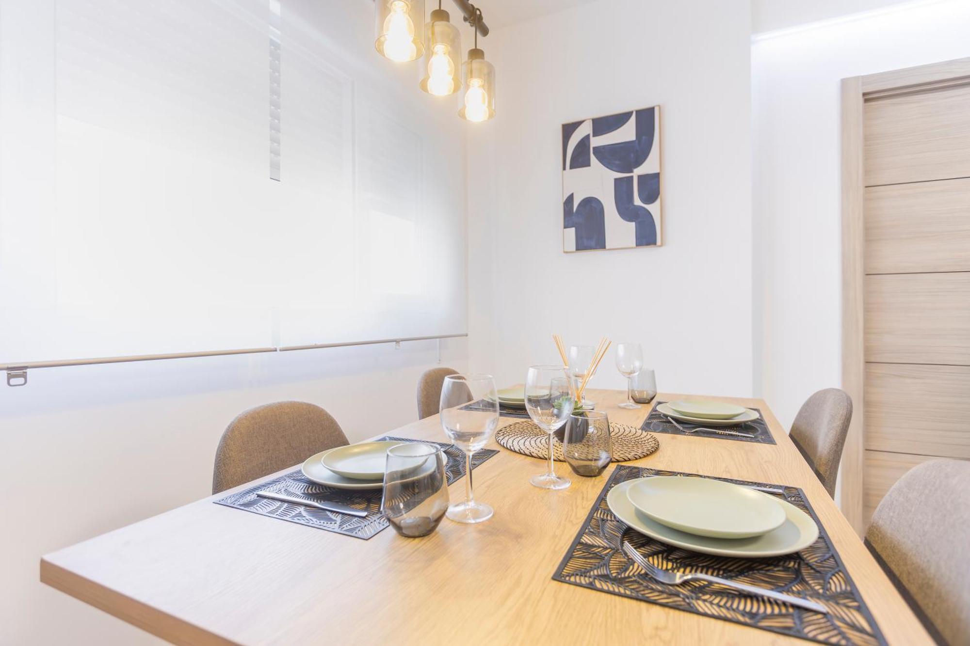Fully Renovated Apartment In The Heart Of Fuengirola, 2 Min Walk To The Beach ภายนอก รูปภาพ