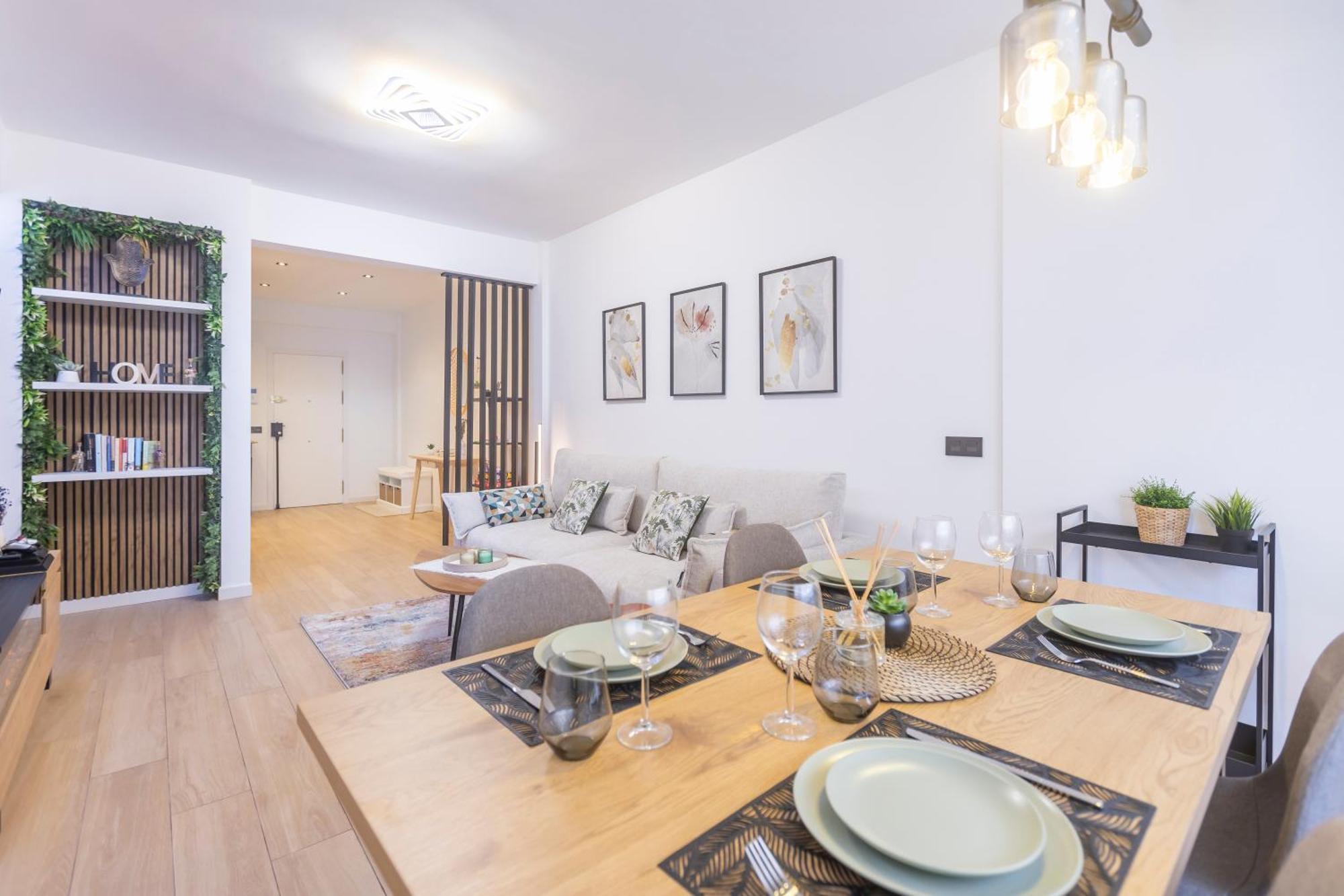 Fully Renovated Apartment In The Heart Of Fuengirola, 2 Min Walk To The Beach ภายนอก รูปภาพ